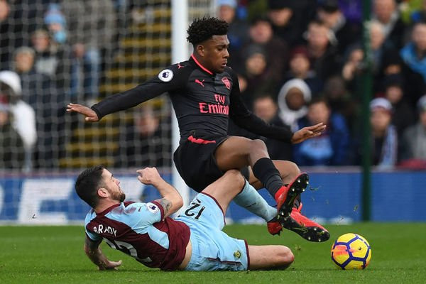 brady iwobi burnley arsenal 6