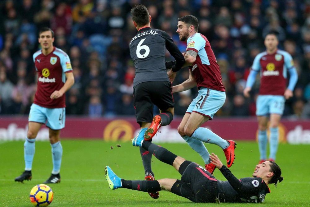 koscielnay bellerin burnley 4