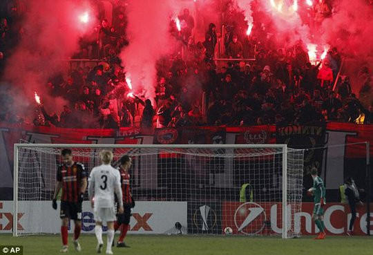 Chó làm gián đoạn trận đấu ở Europa League - Ảnh 5.