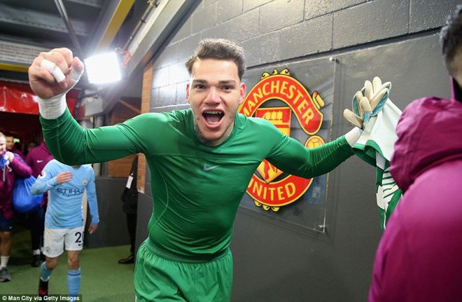 Au da sau derby Manchester: 6 sao MU doi danh Ederson hinh anh 2