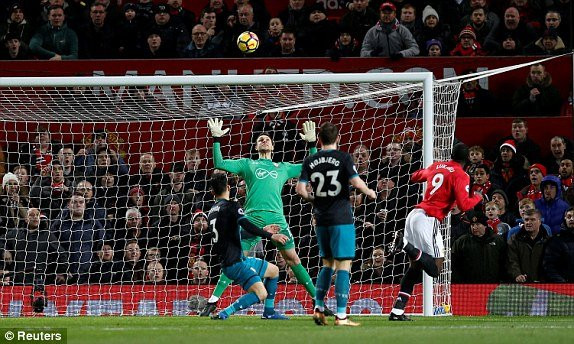 lukaku united southampton 3