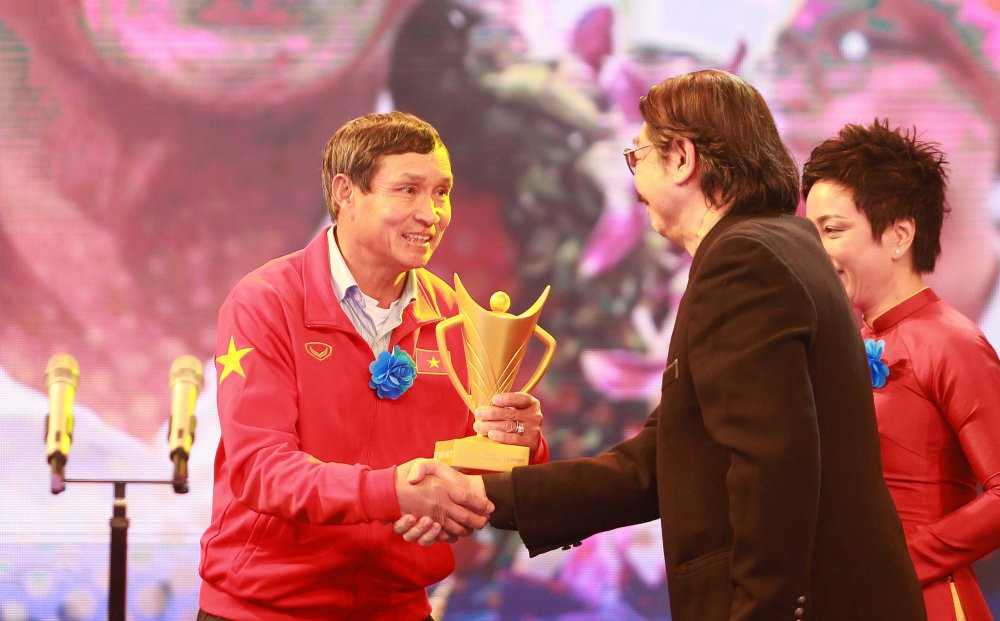 Trao giai HLV cau nam 3