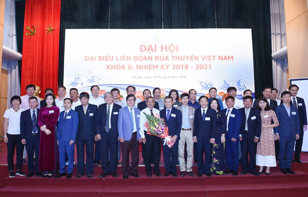 Dai hoi Lien doan Dua thuyen VN ra mat BCH khoa moi anh Tuan Mark