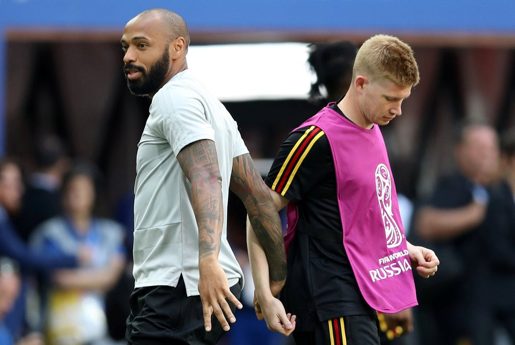 Thierry Henry va cuoc choi cua nguoi HLV dung trong bong toi hinh anh 4