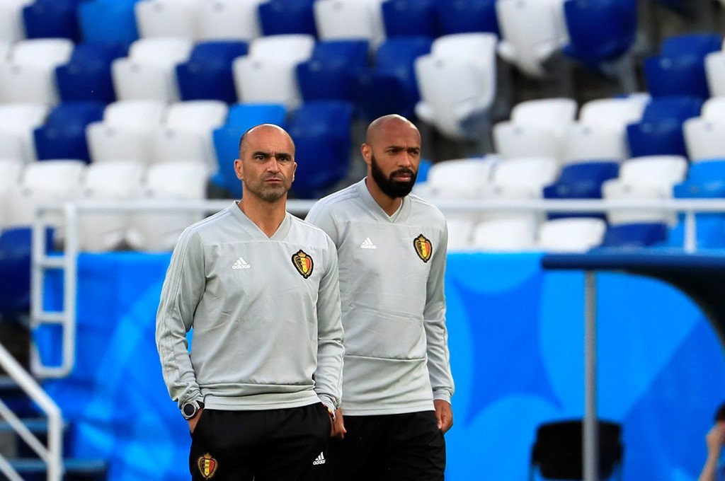 Thierry Henry va cuoc choi cua nguoi HLV dung trong bong toi hinh anh 3