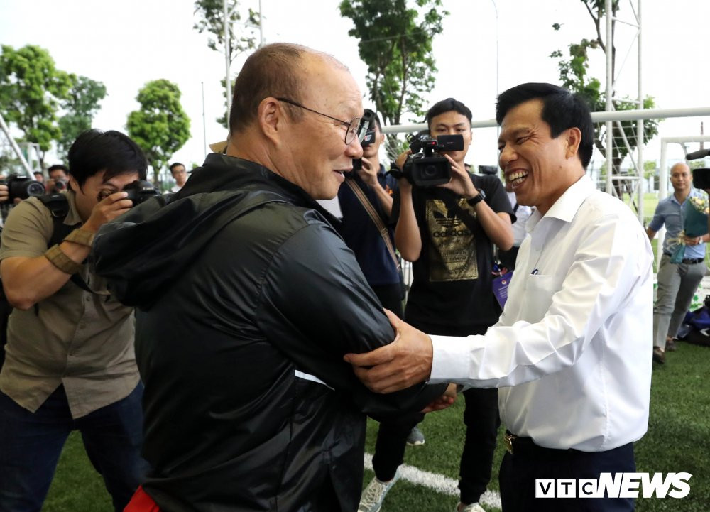 26 NQM - BO TRUONG THAM DOI TUYEN U23 16