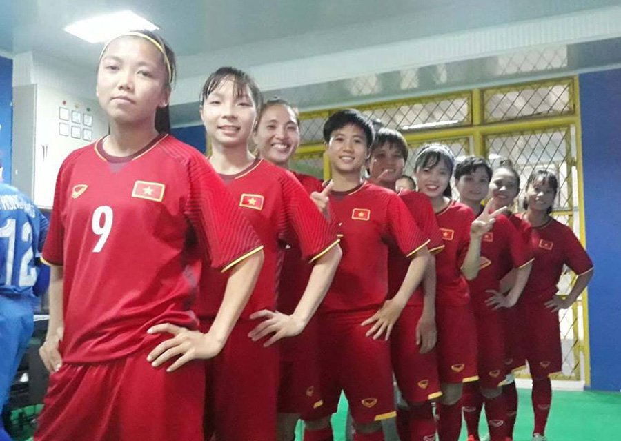 tuyen-nu-viet-nam-ve-tu-ket-asiad-va-nhung-giot-nuoc-mat-nuot-vao-trong-2