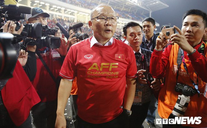 5-doi-bong-han-bat-ngo-tra-luong-ngat-nguong-de-co-duoc-hlv-park-hang-seo 6