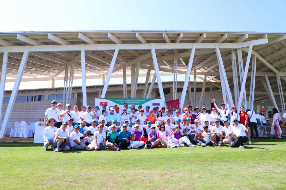 Dong dao 100 golfer tham du Giai