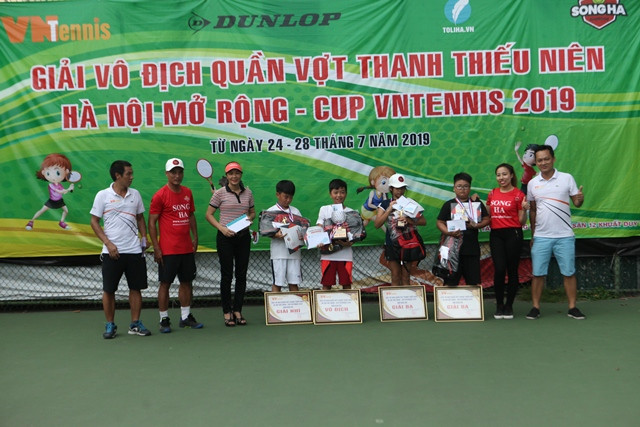 Trao giai noi dung U10 B 8