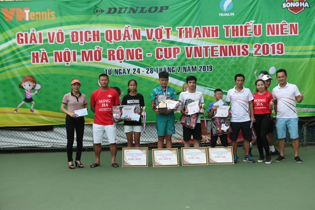 Trao giai noi dung U13 B 8