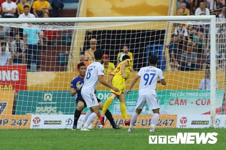 HAGL vs Nam Dinh 2 12