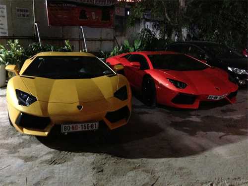 Bộ đôi Lamborghini Aventador ở VN hội ngộ