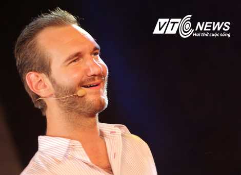 Vạn người đội mưa nghe Nick Vujicic diễn thuyết