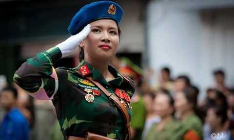Tướng Võ Văn Tuấn lý giải quân hàm trung tá của nữ thiếu úy xinh đẹp Tướng Võ Văn Tuấn Lý Giải Quân Hàm Trung Tá Của Nữ Thiếu Úy Xinh Đẹp