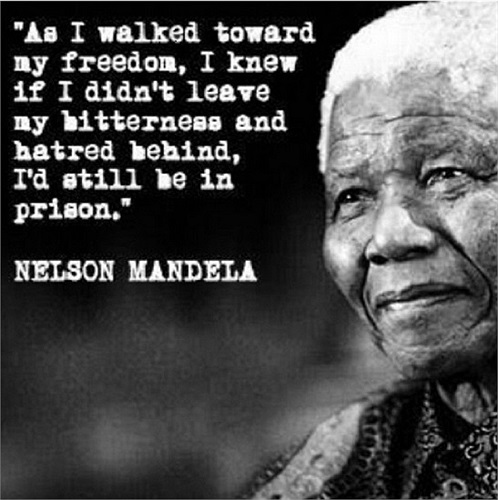 ‘Khi tôi bước đến cảnh cửa của sự tự do, tôi biết nếu mình vẫn còn để lại sự đau khổ và hận thù phía sau, tôi vẫn còn ở trong tù’