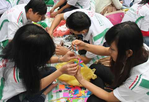 Đà Nẵng, sinh viên, Đại học, Đông Á, trẻ em, gói quà, kỷ lục