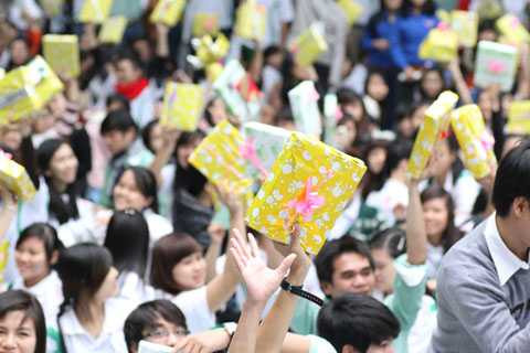 Đà Nẵng, sinh viên, Đại học, Đông Á, trẻ em, gói quà, kỷ lục