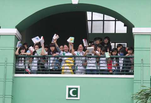 Đà Nẵng, sinh viên, Đại học, Đông Á, trẻ em, gói quà, kỷ lục