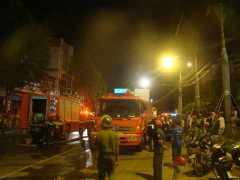 5 người chết cháy trong cửa hàng đệm mút