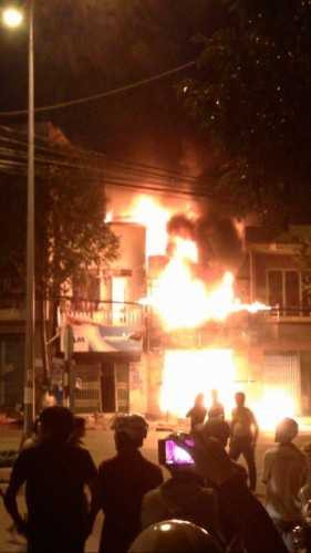 cháy, hỏa hoạn, bất lực.