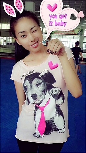 Ngô Thanh Vân xì tin, nhí nhảnh.