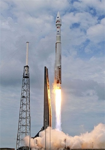 Tên lửa Atlas mang theo tàu vũ trụ Maven rời khỏi bệ phóng