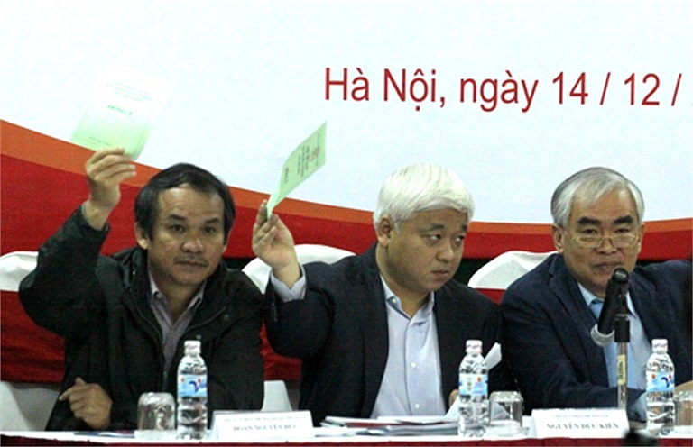 Năm 2010, trong bản danh sách 100 người giàu nhất Việt Nam, với số cổ phiếu ACB có trong tay, tài sản của bầu Kiên được đánh giá là 805,9 tỷ đồng, ít hơn năm 2008 gần 200 tỷ một phần do giá cổ phiếu, phần sang nhượng cho người thân đứng tên. Tổng số tài khoản của gia đình ông Kiên (tính theo thị trường chứng khoán năm 2010 là khoản 2000 tỷ đồng).