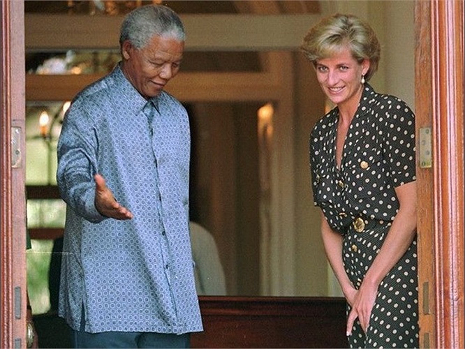 Ông Mandela cùng Công nương Diana ngày 17/3/1997