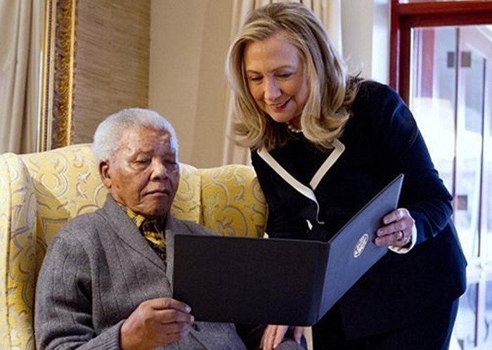 Ngoại trưởng Mỹ Hillary Clinton gặp gỡ cố tổng thống Mandela 