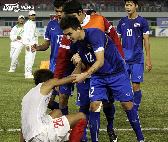 HLV trưởng đội U23 Thái Lan, Kiatisuk rất ấn tượng về tài năng của Charyl Chappuis, và lập tức gọi anh vào đội hình dự SEA Games 27 với mục tiêu giành HCV.