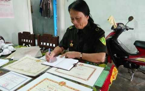 Bà trưởng CA thôn bắt trùm giang hồ bằng... thùng bia