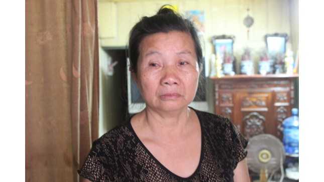 Bà Nguyễn Thị Yến khóc khi nói về con.