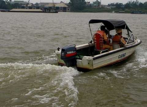  Lực lượng chức năng và gia đình đã lùng sục khắp sông Hồng nhưng không tìm thấy thi thể chị Huyền