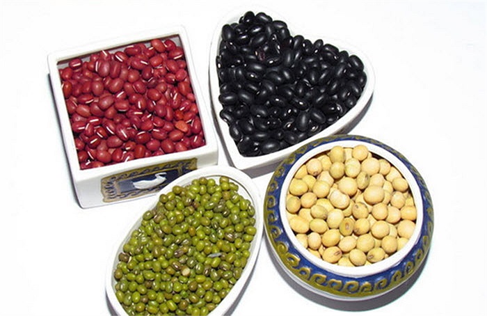Các loại đậu chứa nhiều chất đường sinh khí, ăn nhiều sẽ gây đau dạ dày.