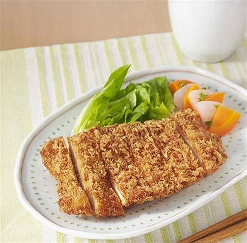 Đồ ăn nhanh thường là các đồ ăn chiên rán dễ gây kích thích và làm tăng nồng độ axit trong dạ dày. Bởi các thực phẩm có hàm lượng chất béo cao rất khó tiêu hoá. 