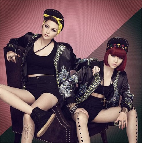 Mỗi lần xuất hiện, chị em họ Thiều đều luôn sexy và nổi bật với phong cách mặc 'ăn rơ' với nhau.