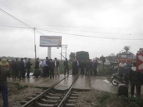 tàu hỏa, đường sắt,kéo lê, tai nạn tàu hỏa, đường sắt