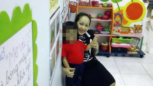 Bảo mẫu bóp cổ, tát bé mầm non phải đóng facebook