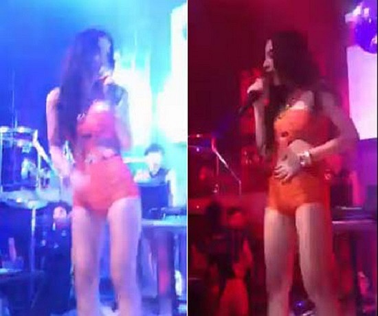 Trong một lần khác, 'Bà mẹ nhí' lại khiến khán giả nhầm tưởng cô đang diện đồ bơi lên sân khấu.