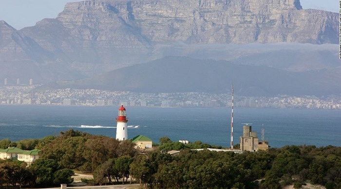 Ngọn hải đăng trên đảo Robben được xây dựng năm 1864