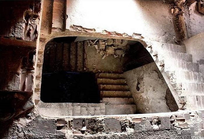 Những lò nung búp bê từ hỗn hợp keo và mùn cưa bị bỏ hoang ngay khi ý tưởng về những búp bê không bao giờ vỡ cuối năm 1940. 