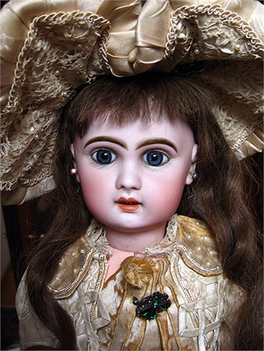 Cuối cùng thì chúng ta cũng đã hiểu vì sao búp bê sứ Bisque lại là một tác phẩm nghệ thuật mà ngày nay là mặt hàng hiếm quý giá cho những nhà sưu tập. 