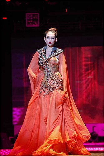 Cùng xuất hiện với hàng loạt sao nữ đình đám khác trên sân khấu chương trình 'Đam mê hội tụ' tháng 12 năm ngoái, Võ Hoàng Yến đã lĩnh án phạt 3,5 triệu. 