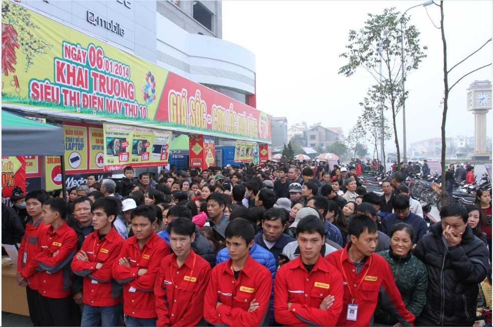 Biển người đổ về Đại siêu thị điện máy lớn nhất tỉnh Bắc Ninh