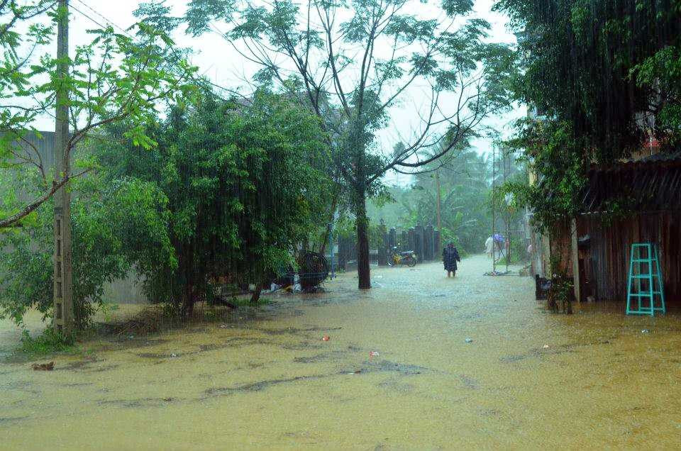 Bình Định: Áp thấp gây mưa lớn, một người bị lũ cuốn