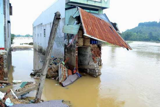 bình định, miền trung mùa lũ, tan hoang sau lũ, đường sắt, lũ cuốn trôi