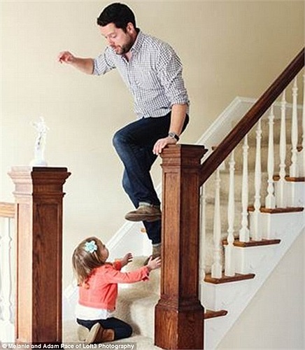 Kể từ khi vợ mất, anh Ben chính thức trở thành gà trống nuôi con.