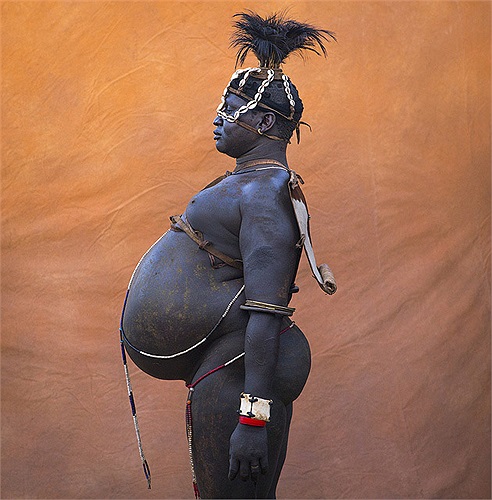 Ở bộ lạc Bodi, tiêu chuẩn chọn chồng cao nhất với một cô gái là một ông chồng béo tốt.