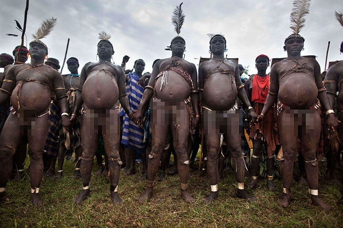 Anh chàng sẽ không được gặp gỡ phụ nữ, không được quan hệ với bất kỳ cô gái nào, kẻo tốn năng lượng.